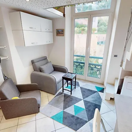 Agreable Mezzanine Proche Plages Et Centre - Fr-1-196-372 Ментона