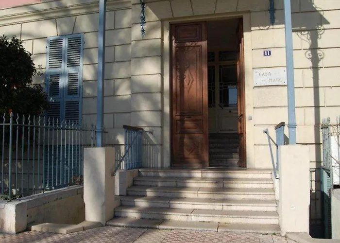 Agreable Mezzanine Proche Plages Et Centre - Fr-1-196-372 *