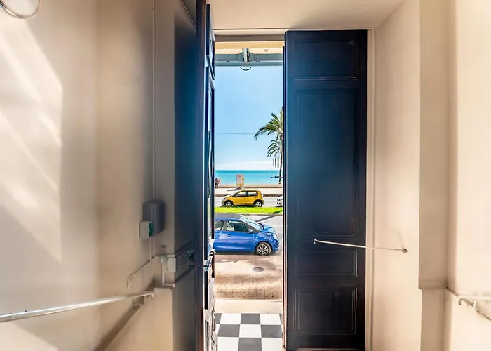 Agreable Mezzanine Proche Plages Et Centre - Fr-1-196-372 Menton