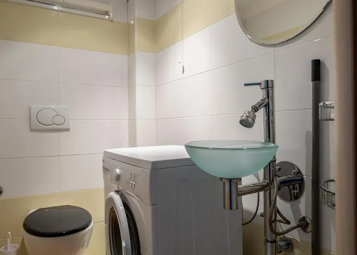 Agreable Mezzanine Proche Plages Et Centre - Fr-1-196-372