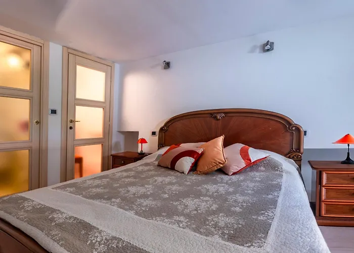 Agreable Mezzanine Proche Plages Et Centre - Fr-1-196-372 * Menton